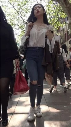 《年轻大学生》HD中字在线 《年轻大学生》HD中字在线